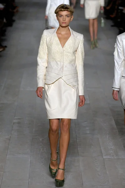 Look 11